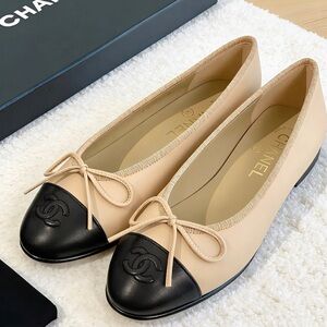 CHANEL Two-Tone Beige Leather Ballet Flats with Black Cap Toe